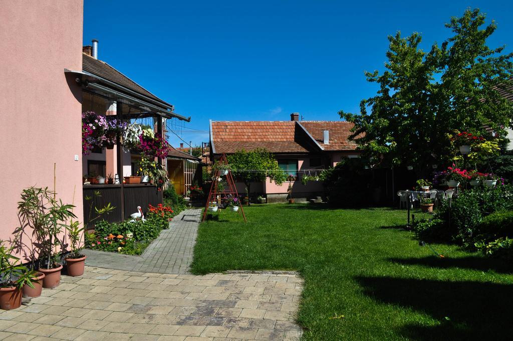 Lugas Szallas Jászberény Exteriér fotografie
