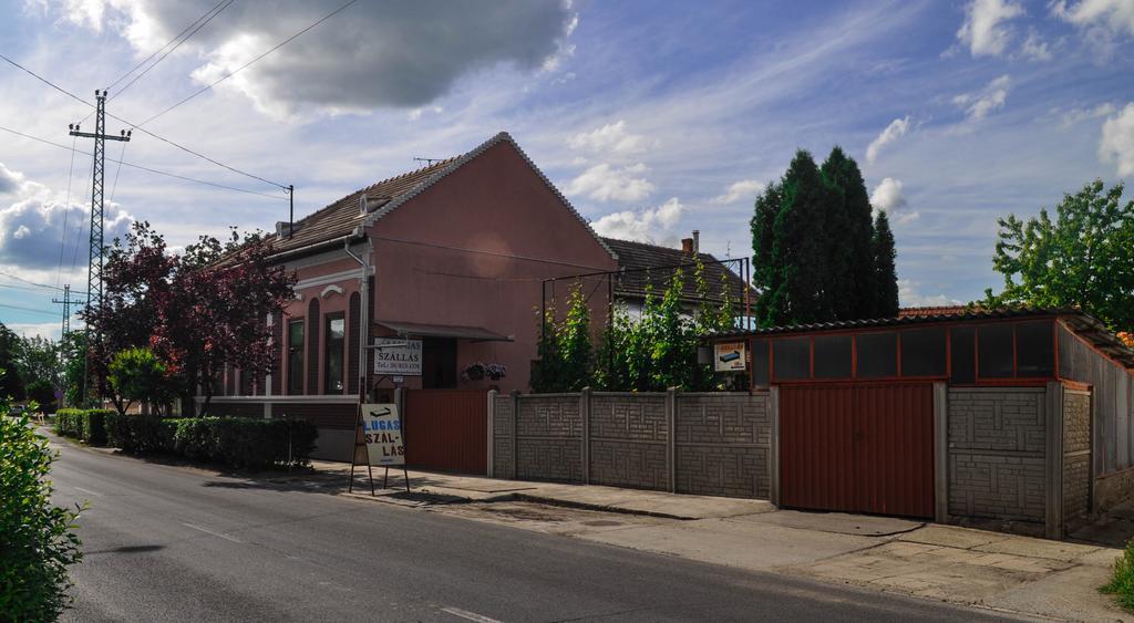 Lugas Szallas Jászberény Exteriér fotografie